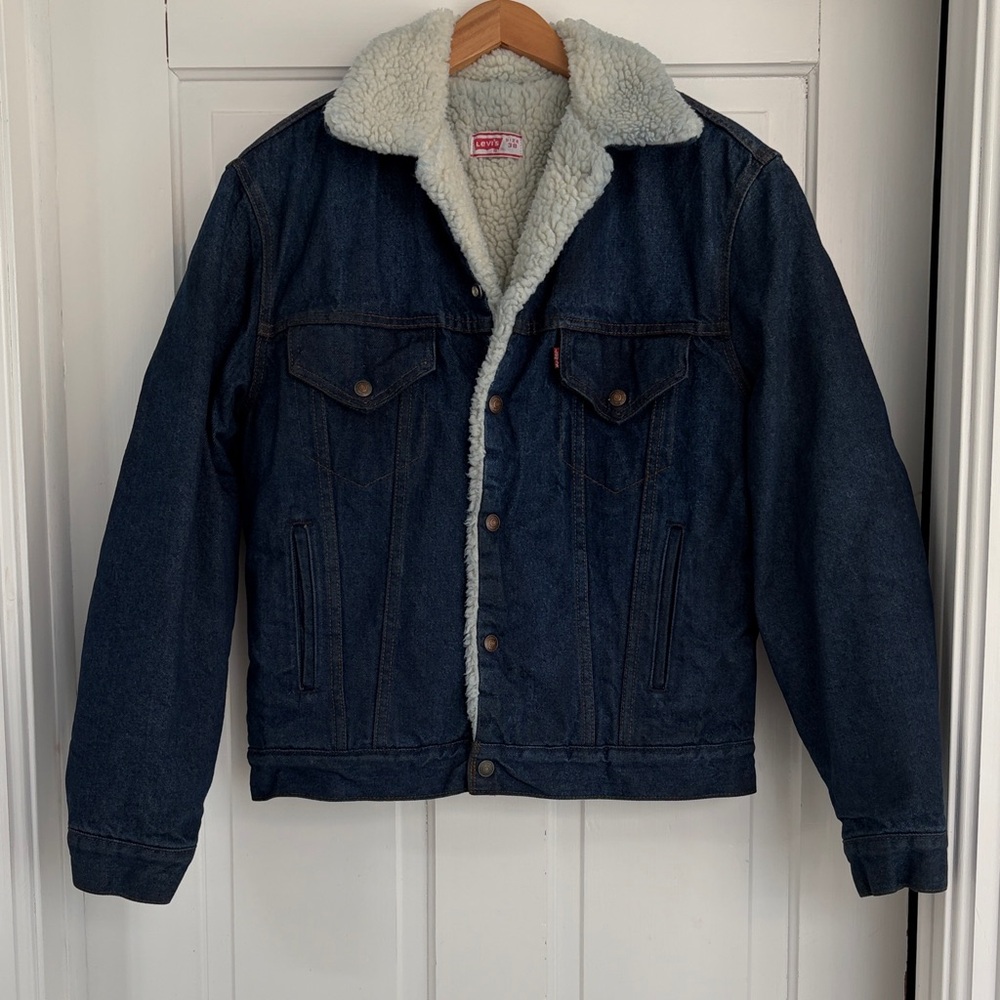 Vintage Trucker Levi's Dark Blue Denim Jacket with Sherpa Collar Size 38